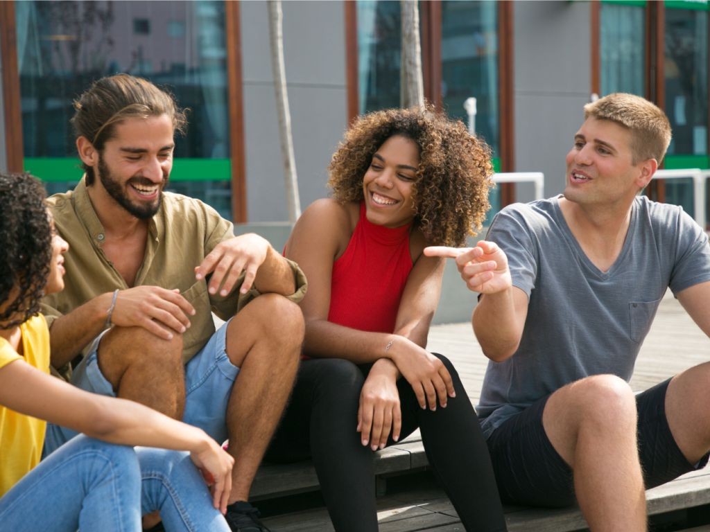 Photographie d'étudiants dans un amphithéatre